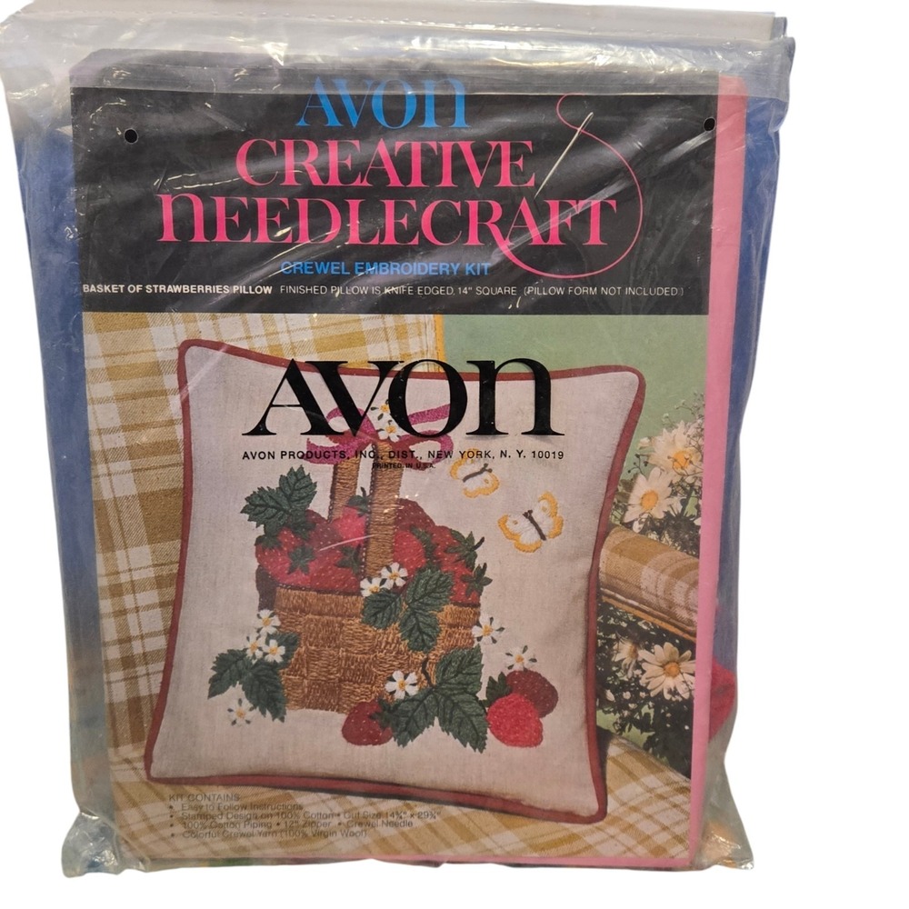 Vtg 1970s Avon Crewel Embroidery Kit Strawberry Basket Pillow 14" Cottagecore